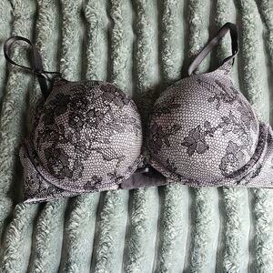 Victoria's Secret Black Lace Bra with Elegant Design